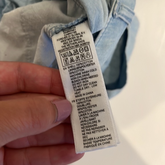 Forever 21 Chambray Denim Cuffed Loose Shorts, Light Wash - Picture 4 of 4